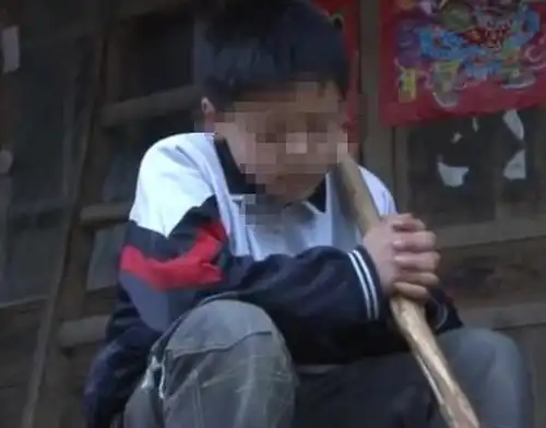 11年16岁男孩欲自杀,被19岁女孩救下,媒体这女孩的吻,能救命