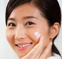 女生脸上黑头不去除的危害有哪些