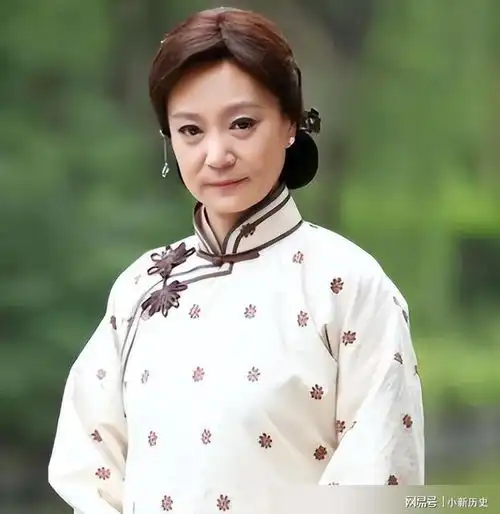 太后专业户刘雪华独居十余年无儿无女,在家24小时开着电视
