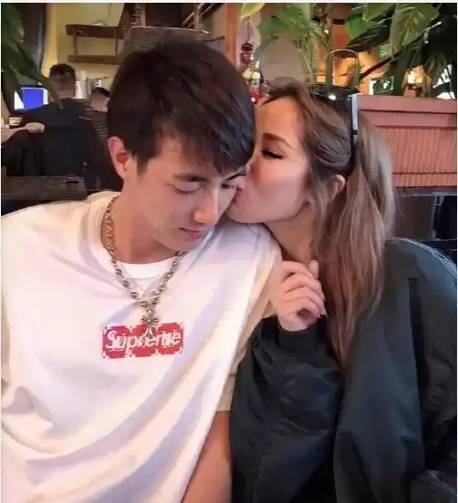 霍尊和女友陈露这扯不清的分手事件,让我反思萧亚轩的爱情观