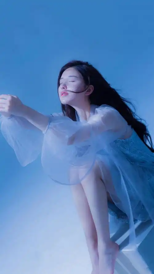 仙气灵动少女赵露思甜美小清新气质迷人写真