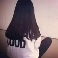 qq头像背影霸气坐着的
