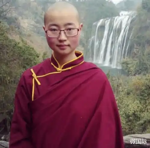 漂亮女孩大学毕业,却在旅途中爱上藏地,果断剃度出家,父母都很支持