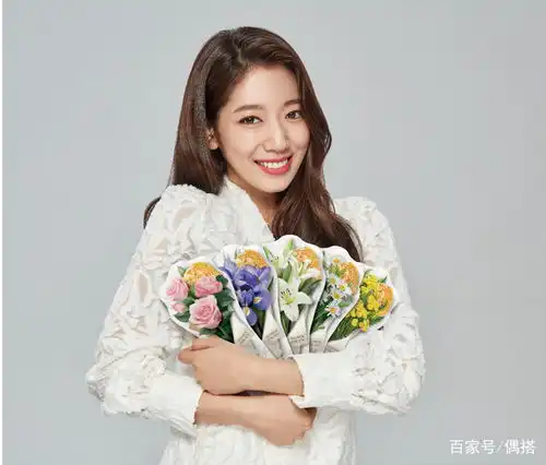 朴信惠减短发后美的似少女,温柔又可爱,无意间年轻几岁,真减龄