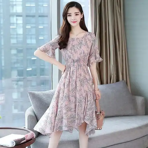 爱上粉色调季节染上连衣裙,犹如仙女下凡,清新脱俗