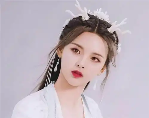 不同女星演龙女也有很大的差距陶虹杨超越都有龙角,唯独她靠帽子代替