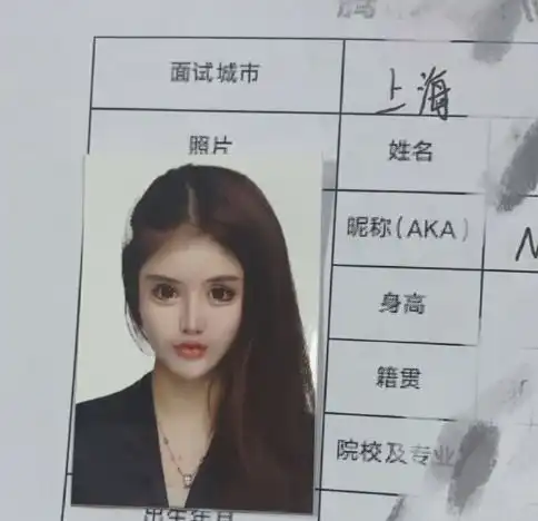 13岁就开始整容的女网红要创纪录了,自曝两年内整形超300次