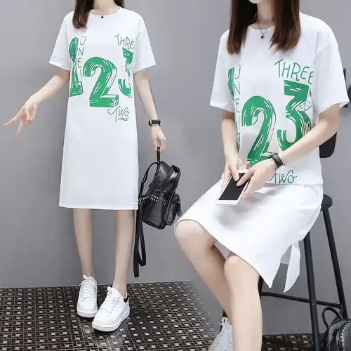 90后女人别穿太老气,正流行的连衣裙小白鞋,上身减龄准没错