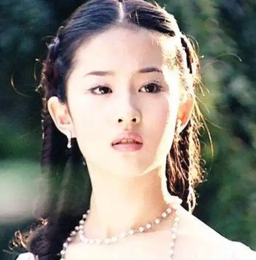 女星国民服饰装扮大pk,优雅知性的旗袍之美,谁的穿搭才更惊艳