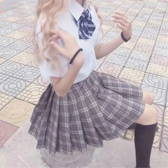女生头像我本见万物波澜不惊,唯独见你方寸大乱