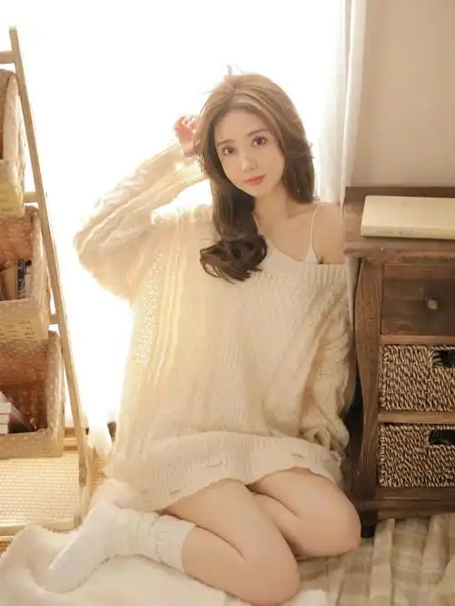 清纯少女疲倦的生活总要学会寻找低成本的快乐