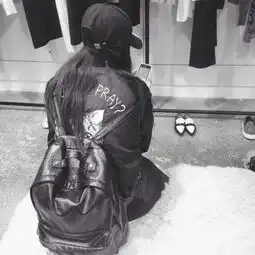 女生头像黑白背影
