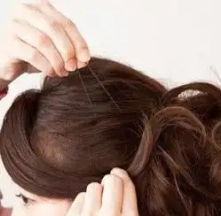 女生简单的韩式卷发盘发步骤图解