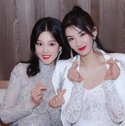 王思聪带网红美女逛街被拍,美女身份被扒出,身份背景大有来头