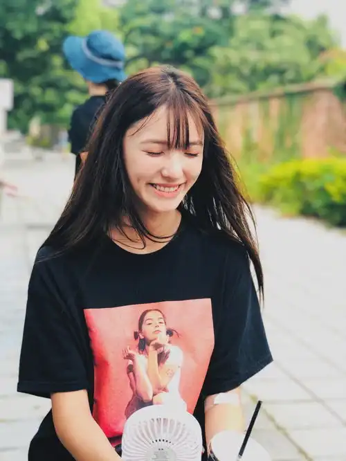 林允小姐姐用自己的可爱直爽,征服粉丝怎么耶的天,你耶不耶