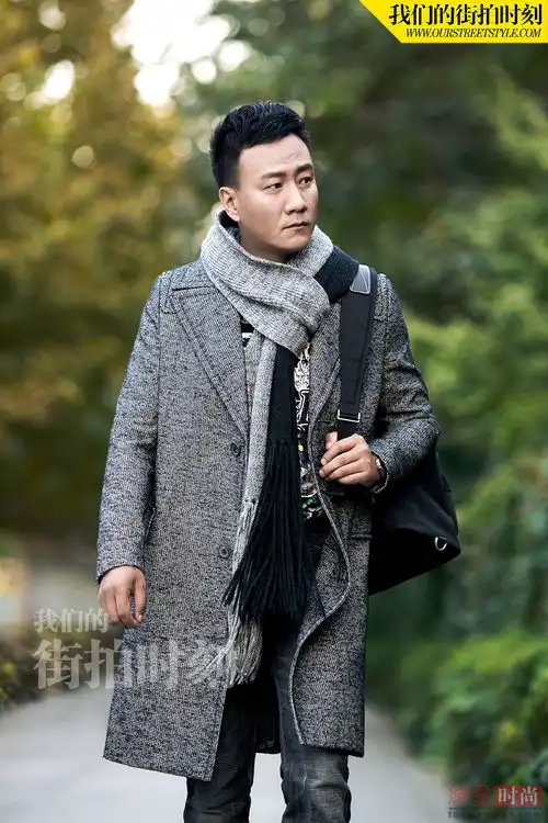 胡军冬季街拍简单随性尽显成熟本色
