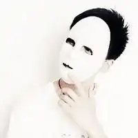 qq男生签名一个人不是向她承诺会对她有多好,而是明知爱的毫无指望,却还一直在那里傻傻地等她......