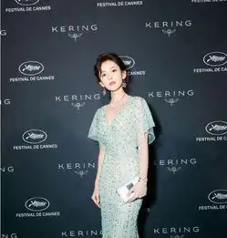 娱乐圈女星都穿了薄荷绿礼裙,杨幂最有气质,她却很失败