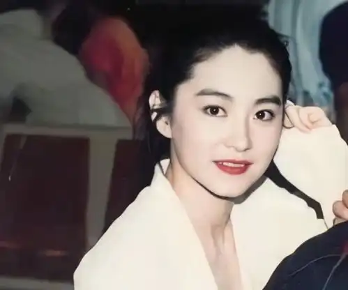 琼瑶女郎刘蓝溪骤然离世曾与林青霞其名,助王菲走红,31岁出家