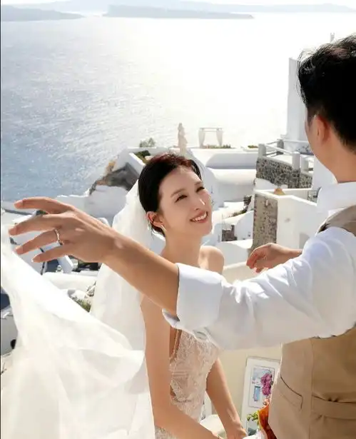 tvb前女星突然宣布结婚曾与大51岁富商谱爷孙恋,后又当了干女儿