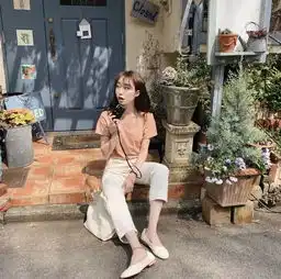 小白裤这次迎来春天了清新温柔还自带高级感,搭配t恤简约大气
