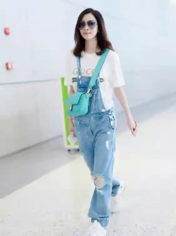 孙俪穿初恋裤变身氧气美女,看了她的穿搭,找到中年女人穿衣模板