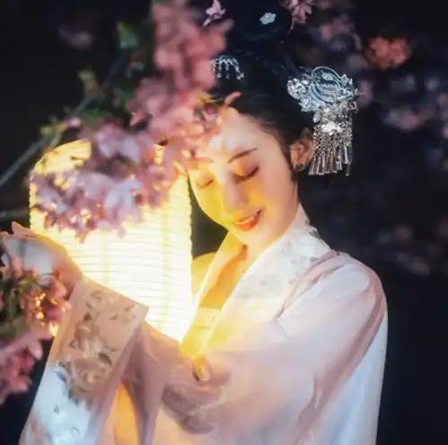 日常中5个星座女,天蝎座会坚持到底,天秤座是个崇尚自由的追风少年
