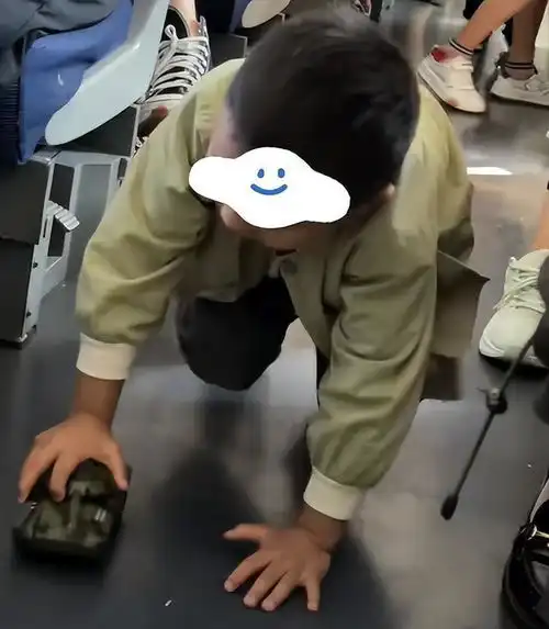 女孩高铁大吼制止熊孩子后续原来,人们仇视的根本不是熊孩子