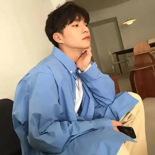 男生头像我频繁记录着只因为生活值得
