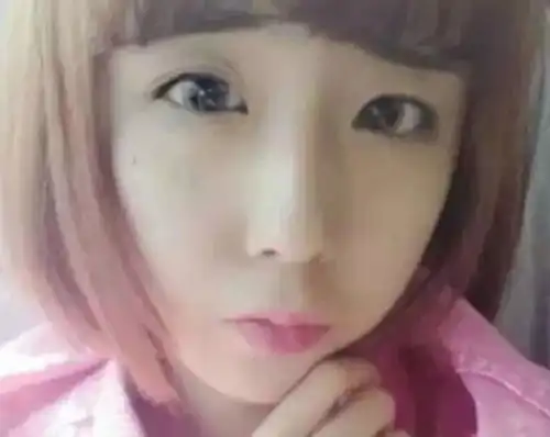 那个15岁就变成蛇精的女孩,现在居然这么美