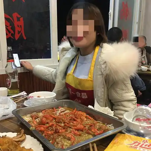 14岁问题少女,偷盗去酒吧叫男服务员,谁来为孩子的未来买单