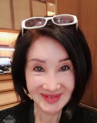 68岁女星冒充司仪在婚宴上蹭吃蹭喝被揭穿后致歉我现在很想去死