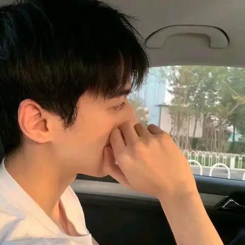 头像干净男头