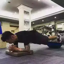 张志明长没长大我不知道,可他的肌肉怎么越来越大