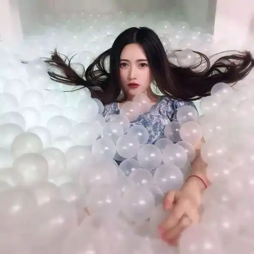 校花赵一鸣愿你听见我的名字时眉眼带笑