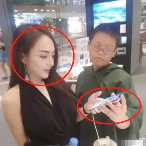 含金汤匙出生的人生也太爽了吧,网友直呼我离美女投怀送抱只差你了