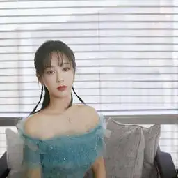 甜美女神杨紫穿蛋糕裙仙气十足,连鞋子也是粉色,少女心爆棚