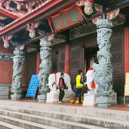 寺庙龙柱的意义寺庙石龙柱图片