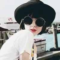 qq头像女戴眼镜戴帽子