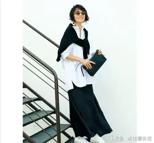 女人不管40还是50岁,都可以尝试一下内扣短发,精干利落又显气质