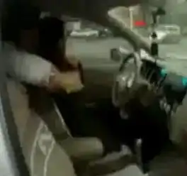 实拍后座女乘客突然将女司机割喉鲜血直溅叫嚣叫你开车