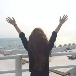 长发头像背影唯美女生图片大全想和你游四方赏晴雨的风光