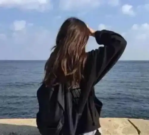 心理学下面哪个背影更像你的看看背后默默爱你的人是谁