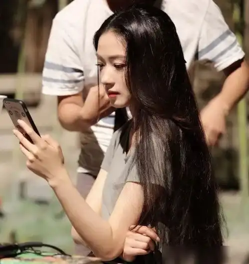 万茜说错一个字被喷,真相让人唏嘘,但真相无人在意
