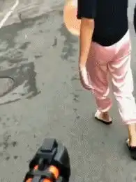 搞笑gif,,男人嘛看到美女反应都是一样的