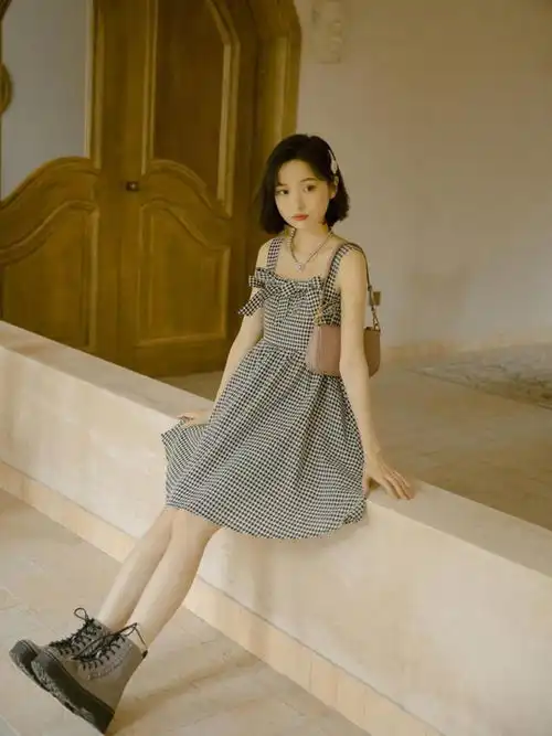 元气少女都爱穿的吊带裙,日系复古,俏皮又灵动,美如初恋女友