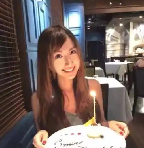 33岁人气女星曾被阔少当街吻大腿引热议,其高尔夫入会费达100万台币