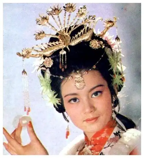 80年代美女明星古装扮相潘虹李秀明赵静刘晓庆龚雪邓婕陈晓旭