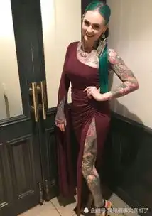 花臂女医生大秀满身纹身走红霸气十足惊呆众网友