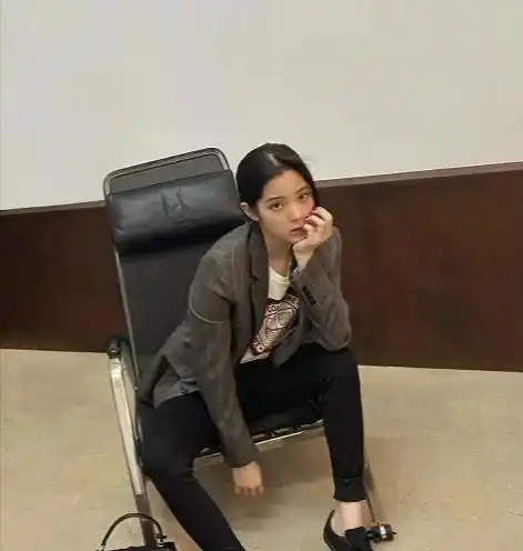 百变少女欧阳娜娜,穿衣风格潮流大胆,既清爽又帅气